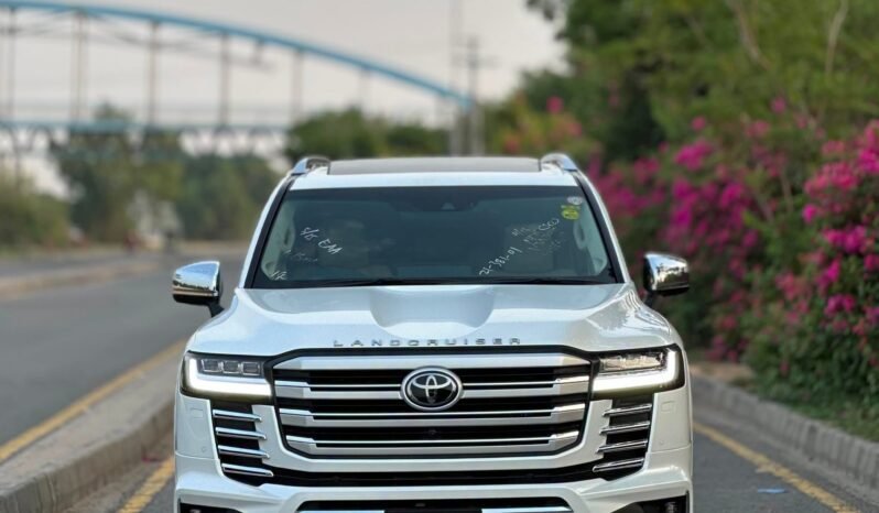
								Toyota Land Cruiser ZX LC300 full									