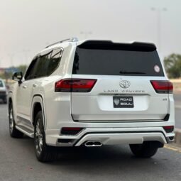 
										Toyota Land Cruiser ZX LC300 full									