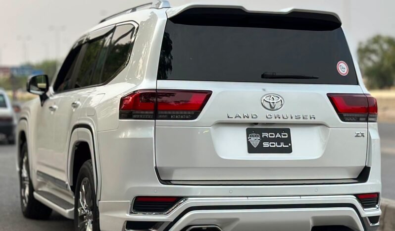 
								Toyota Land Cruiser ZX LC300 full									