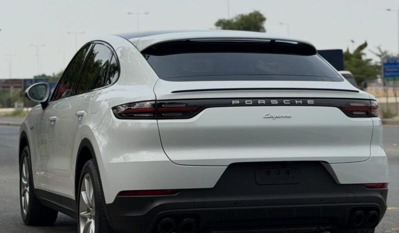 
								Porsche Cayenne E Hybrid Coupe full									