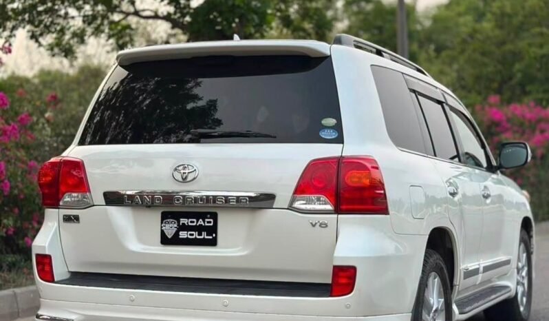
								Toyota Land Cruiser ZX full									