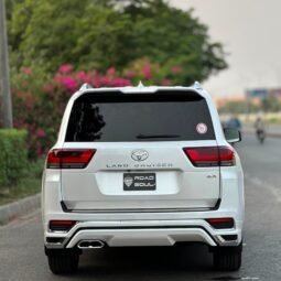
										Toyota Land Cruiser ZX LC300 full									
