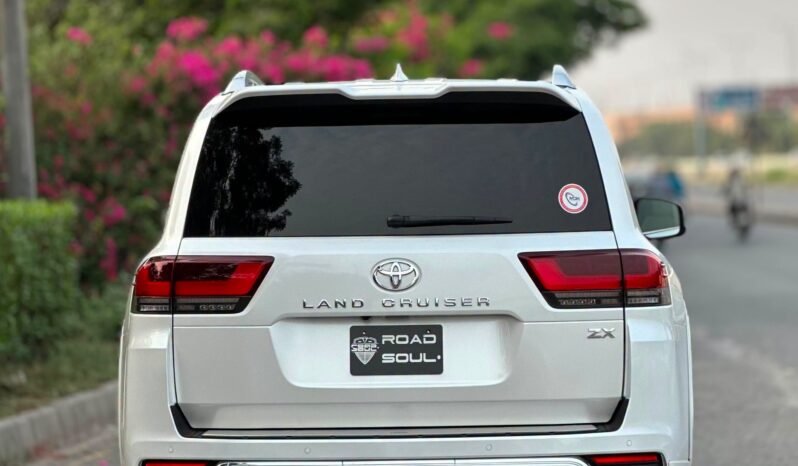 
								Toyota Land Cruiser ZX LC300 full									