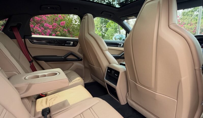 
								Porsche Cayenne E Hybrid Coupe full									