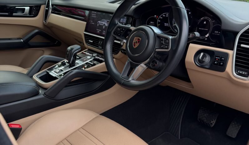 
								Porsche Cayenne E Hybrid Coupe full									