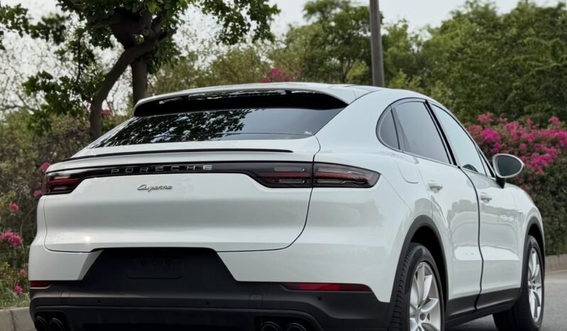 
								Porsche Cayenne E Hybrid Coupe full									