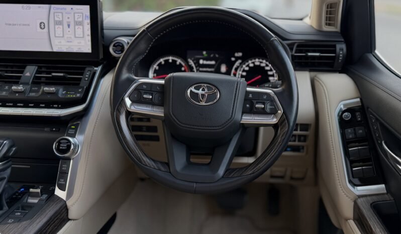 
								Toyota Land Cruiser ZX LC300 full									