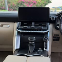 
										Toyota Land Cruiser ZX LC300 full									