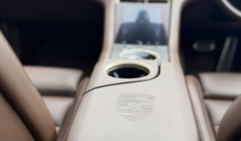 
								Porsche Taycan Turbo full									