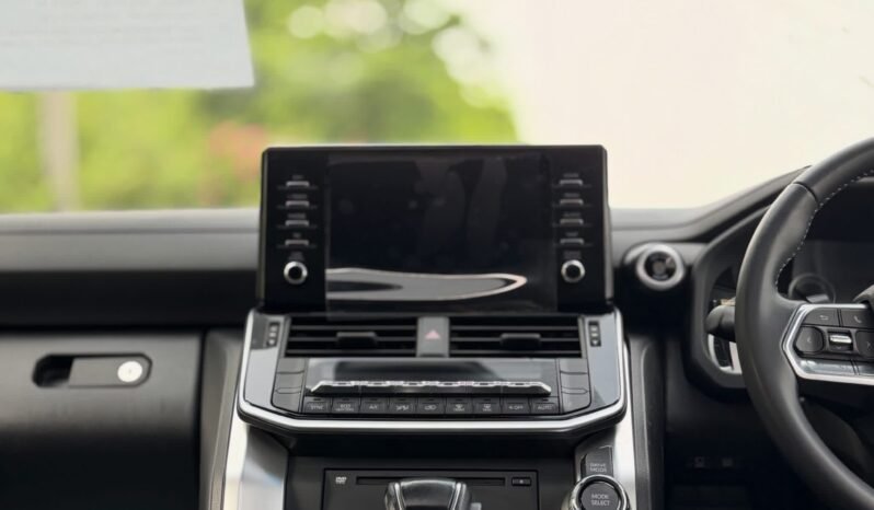 
								Land Cruiser AX full									