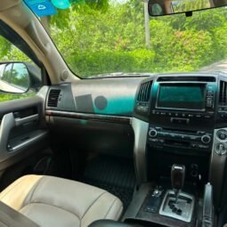 
										Land Cruiser AX-G full									