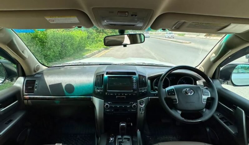 
								Land Cruiser AX-G full									