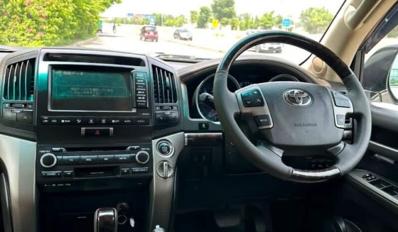 
								Land Cruiser AX-G full									