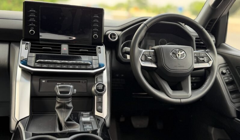 
								Toyota Land Cruiser LC300 full									