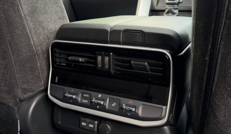 
								Toyota Land Cruiser LC300 full									